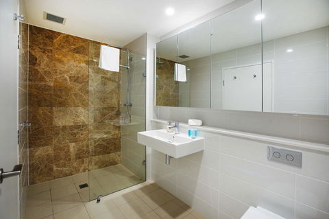 Gadigal Groove - Modern And Bright 3BR Executive Apartment In Zetland With Views - Accommodation Bookings 7