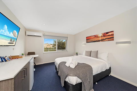 Carlton Suites - Accommodation Bookings 23