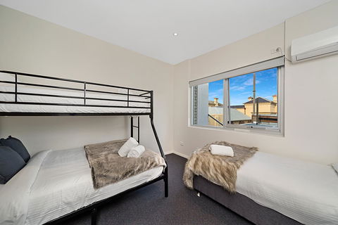 Carlton Suites - Accommodation Bookings 22