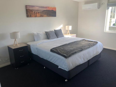 Carlton Suites - Accommodation Bookings 1