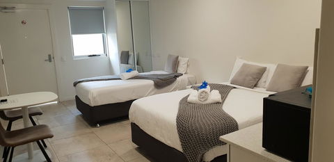 Carlton Suites - Accommodation Bookings 20