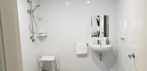 Carlton Suites - Accommodation Bookings 21