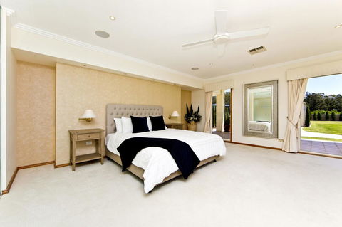 One Mile Mansion - Private Coastal Retreat FREE FAMILY ADVENTURE PASS - Accommodation Bookings 7