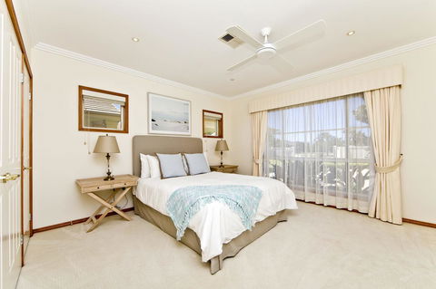 One Mile Mansion - Private Coastal Retreat FREE FAMILY ADVENTURE PASS - Accommodation Bookings 15