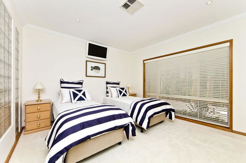 One Mile Mansion - Private Coastal Retreat FREE FAMILY ADVENTURE PASS - Accommodation Bookings 17