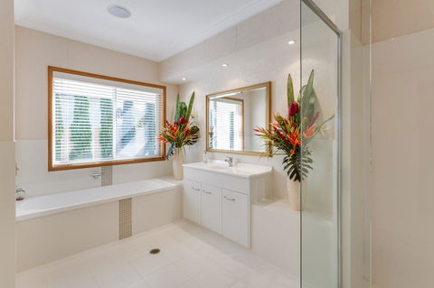 One Mile Mansion - Private Coastal Retreat FREE FAMILY ADVENTURE PASS - Accommodation Bookings 9