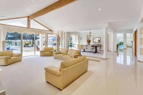 One Mile Mansion - Private Coastal Retreat FREE FAMILY ADVENTURE PASS - Accommodation Bookings 12