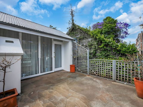 Large Terrace In Sydneyâ€™s Lower North Shore - Accommodation Bookings 9