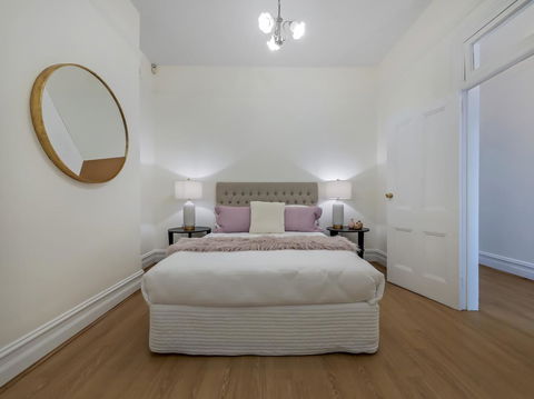 Large Terrace In Sydneyâ€™s Lower North Shore - Accommodation Bookings 7