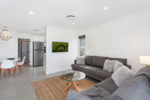 Modern Guest House - Accommodation Bookings 3