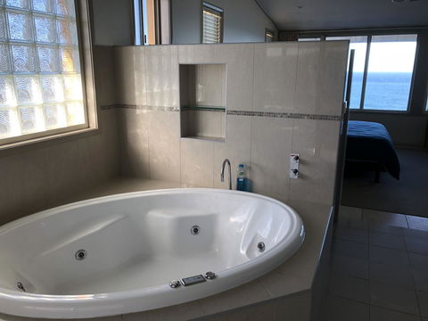 OceanScape Luxury Beachfront Villas - Accommodation Bookings 5
