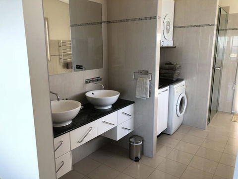 OceanScape Luxury Beachfront Villas - Accommodation Bookings 4