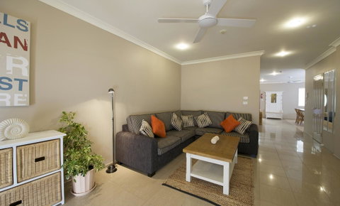 Marty's @ Little Beach - Accommodation Bookings 11