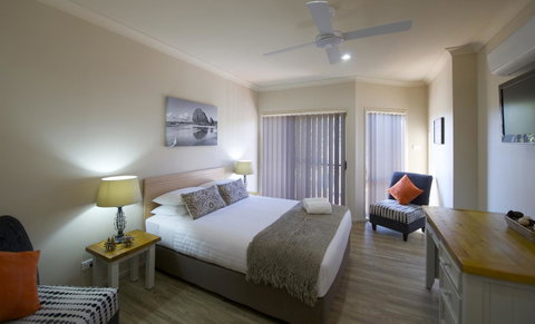 Marty's @ Little Beach - Accommodation Bookings 25