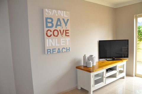 Marty's @ Little Beach - Accommodation Bookings 29