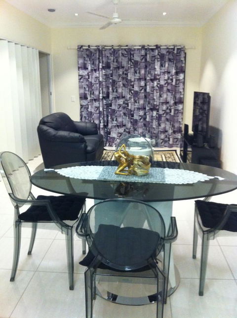 Nomikis\'On The Avenue - Accommodation Bookings 20