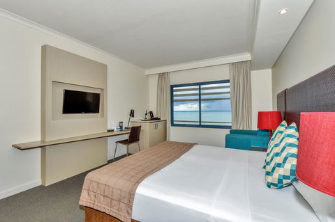 Mantra On The Esplanade - Accommodation Bookings 3