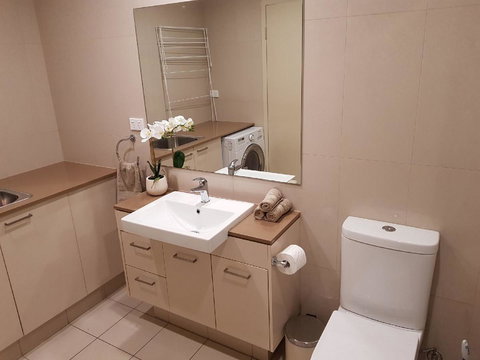 Darwin-Ocean Views, Tropical Getaway, Pool & Aircon - Accommodation Bookings 14