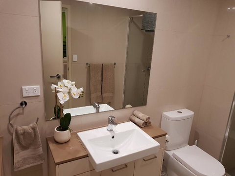 Darwin-Ocean Views, Tropical Getaway, Pool & Aircon - Accommodation Bookings 13