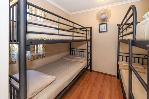 Oasis Tourist Park - Accommodation Bookings 17