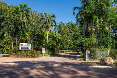 Oasis Tourist Park - Accommodation Bookings 24