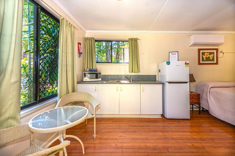 Oasis Tourist Park - Accommodation Bookings 6