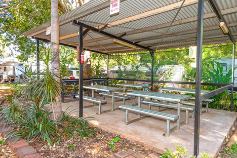 Oasis Tourist Park - Accommodation Bookings 19