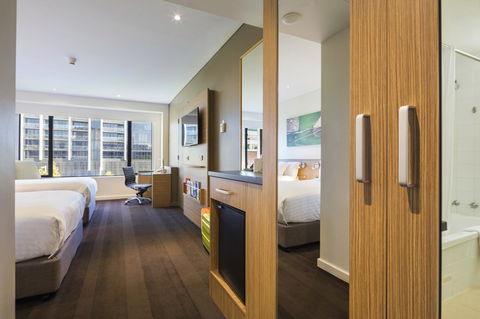Crowne Plaza Canberra, An IHG Hotel - Accommodation Bookings 23