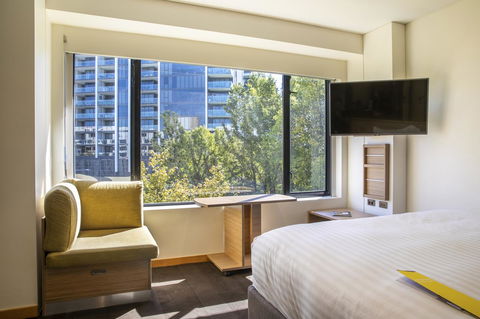 Crowne Plaza Canberra, An IHG Hotel - Accommodation Bookings 14