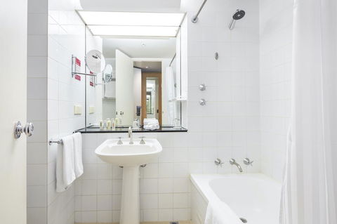 Crowne Plaza Canberra, An IHG Hotel - Accommodation Bookings 26