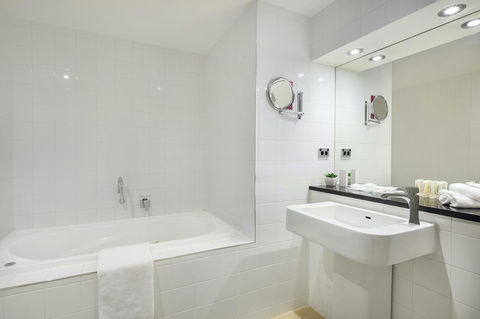 Crowne Plaza Canberra, An IHG Hotel - Accommodation Bookings 28
