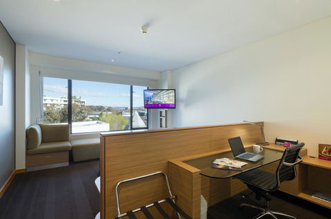 Crowne Plaza Canberra, An IHG Hotel - Accommodation Bookings 15