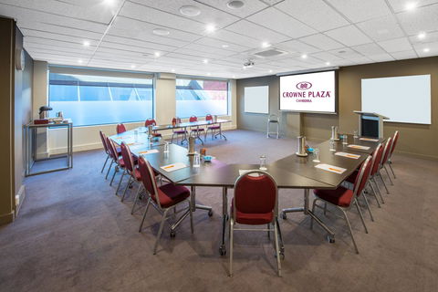 Crowne Plaza Canberra, An IHG Hotel - Accommodation Bookings 8