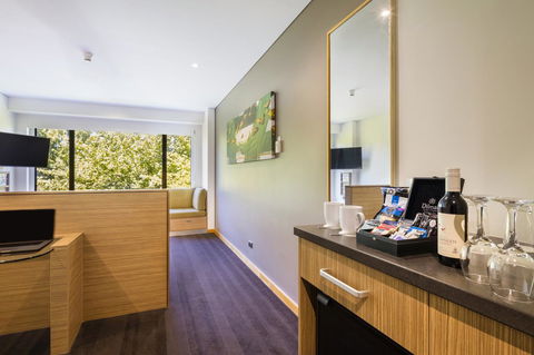 Crowne Plaza Canberra, An IHG Hotel - Accommodation Bookings 42