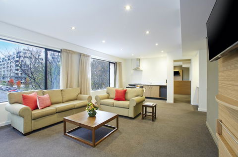 Crowne Plaza Canberra, An IHG Hotel - Accommodation Bookings 11