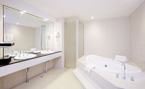 Crowne Plaza Canberra, An IHG Hotel - Accommodation Bookings 20