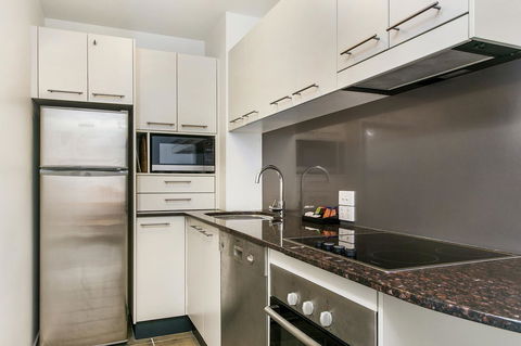 Lennox Holiday Apartments - Accommodation Bookings 36