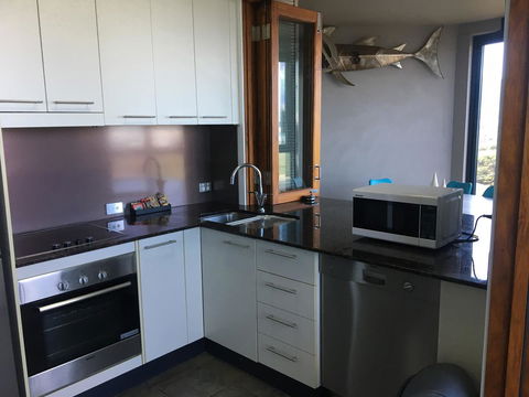 Lennox Holiday Apartments - Accommodation Bookings 12