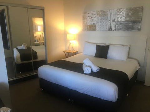Lennox Holiday Apartments - Accommodation Bookings 16