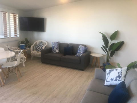 Lennox Holiday Apartments - Accommodation Bookings 24