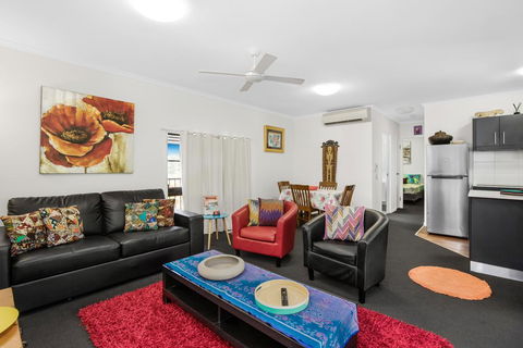 BOUTIQUE APARTMENTS BEACH LOCATION - Accommodation Bookings 0
