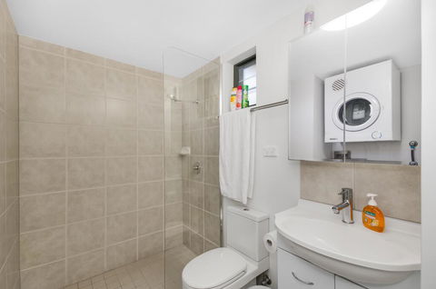 BOUTIQUE APARTMENTS BEACH LOCATION - Accommodation Bookings 2