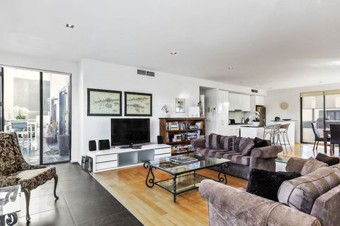 BOUTIQUE STAYS - Catani Gardens - Accommodation Bookings 1