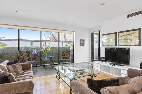 BOUTIQUE STAYS - Catani Gardens - Accommodation Bookings 2