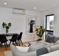 Brand New 2 Bed Apartment with Stunning City Views - Accommodation Bookings
