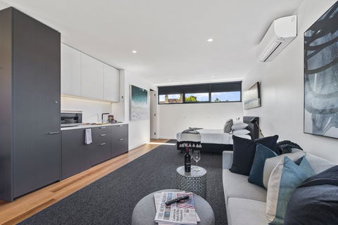 Brand New Beachside Studio Apartment - Accommodation Bookings 1