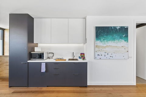 Brand New Beachside Studio Apartment - Accommodation Bookings 3