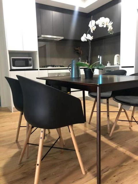 Brand New Stylish & Modern APT In South Brisbane - Accommodation Bookings 3