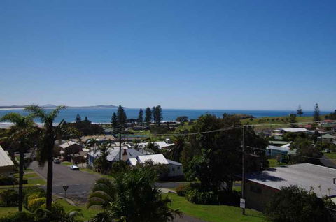 Breakers 1, 13 East Street - Accommodation Bookings 3