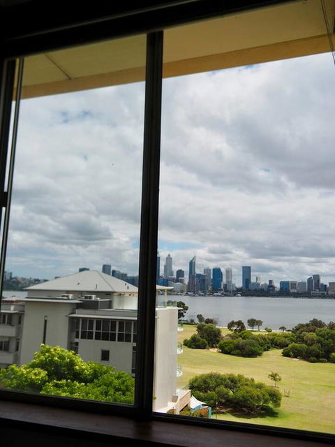 Breathtaking River & City Views! Free Parking & WiFi - Accommodation Bookings 3